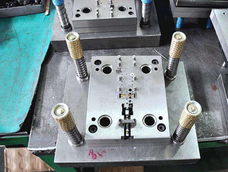 万宁模具制造-01